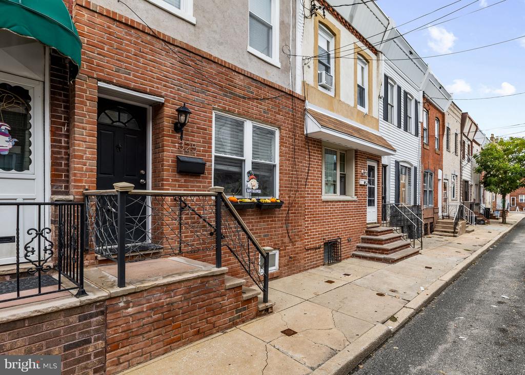 325 CANTRELL STREET