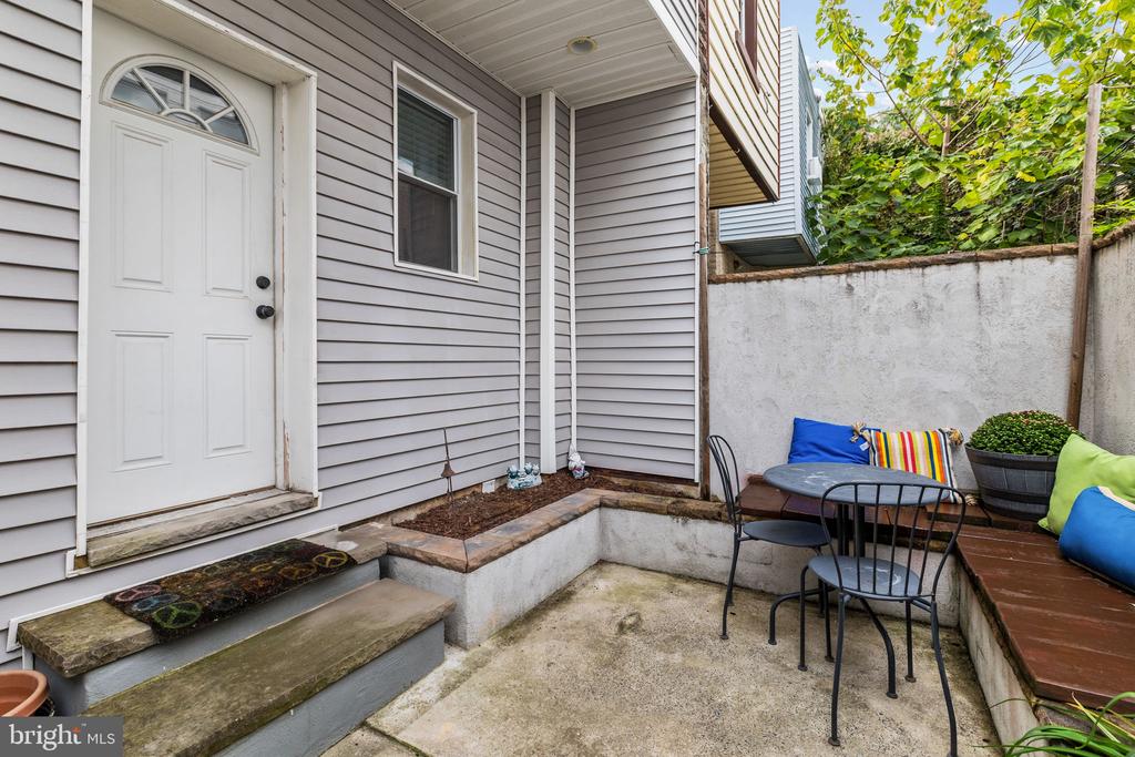 325 CANTRELL STREET