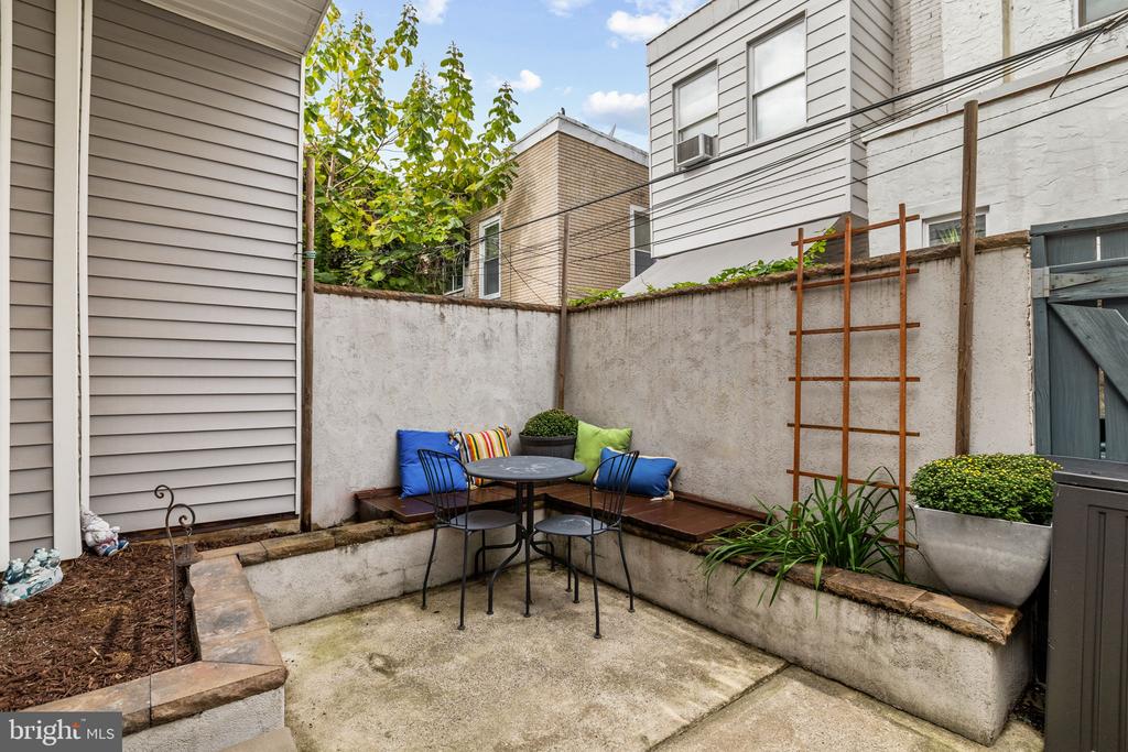 325 CANTRELL STREET