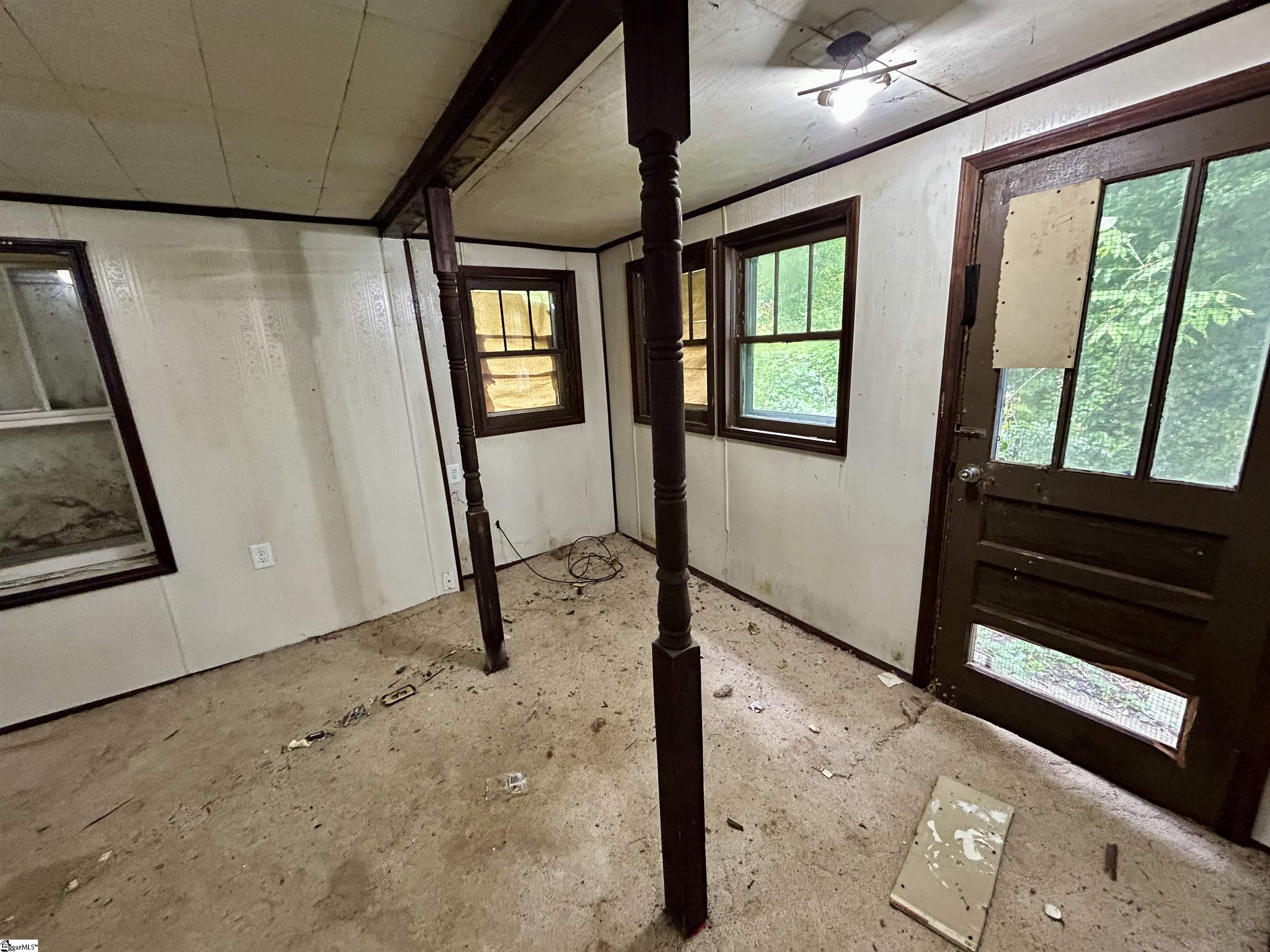 909 E South 2nd Street