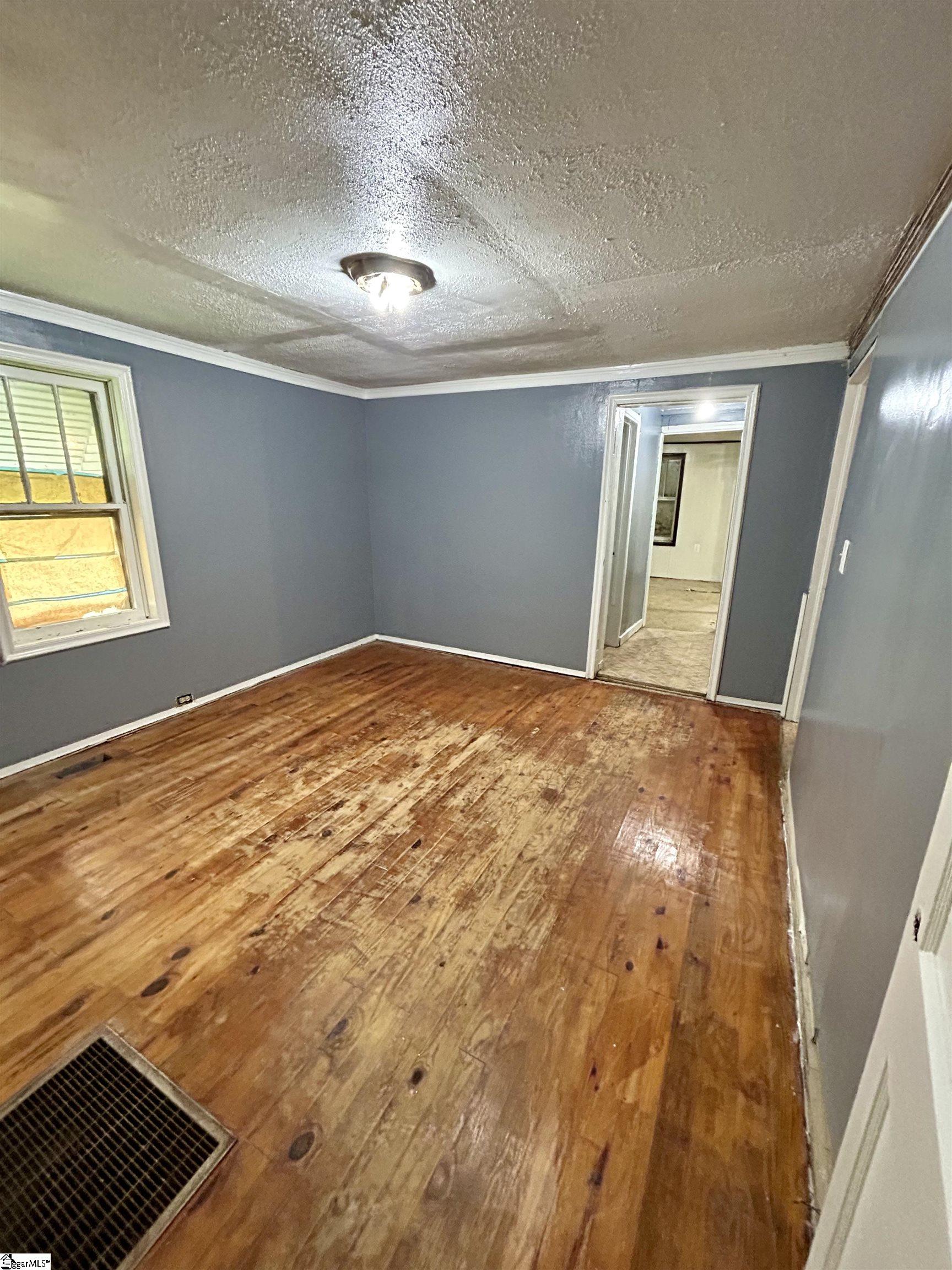 909 E South 2nd Street