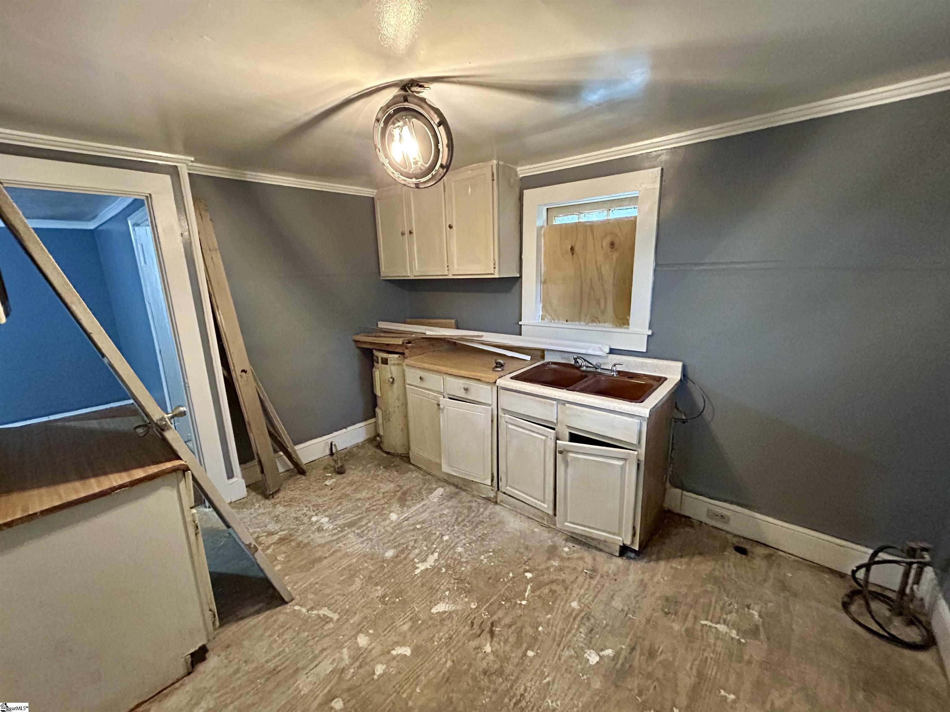 909 E South 2nd Street