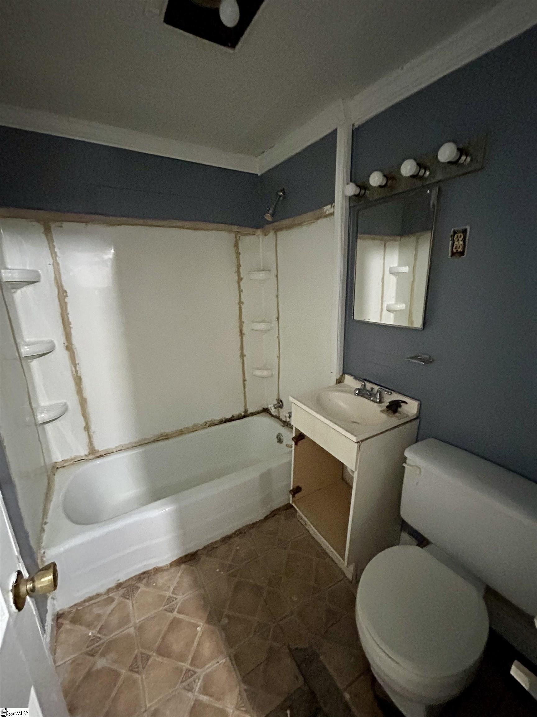 909 E South 2nd Street