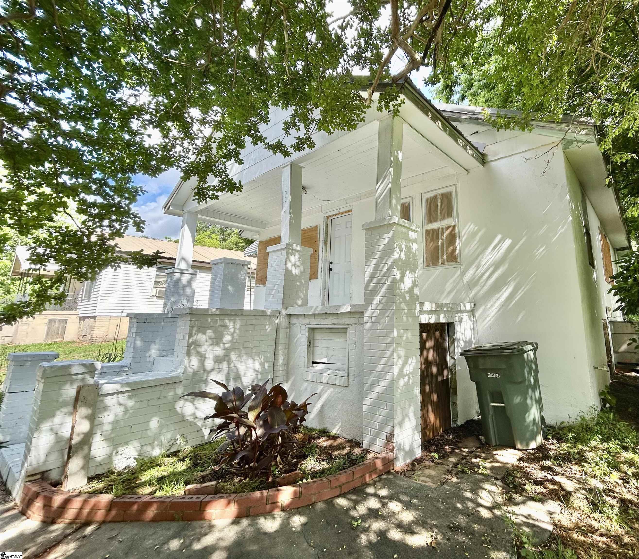 909 E South 2nd Street