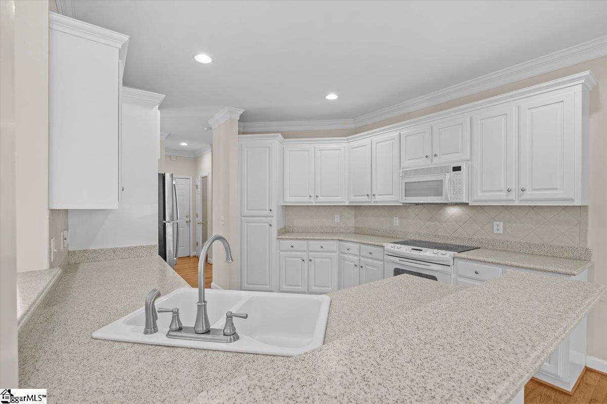 523 Meadowsweet Lane