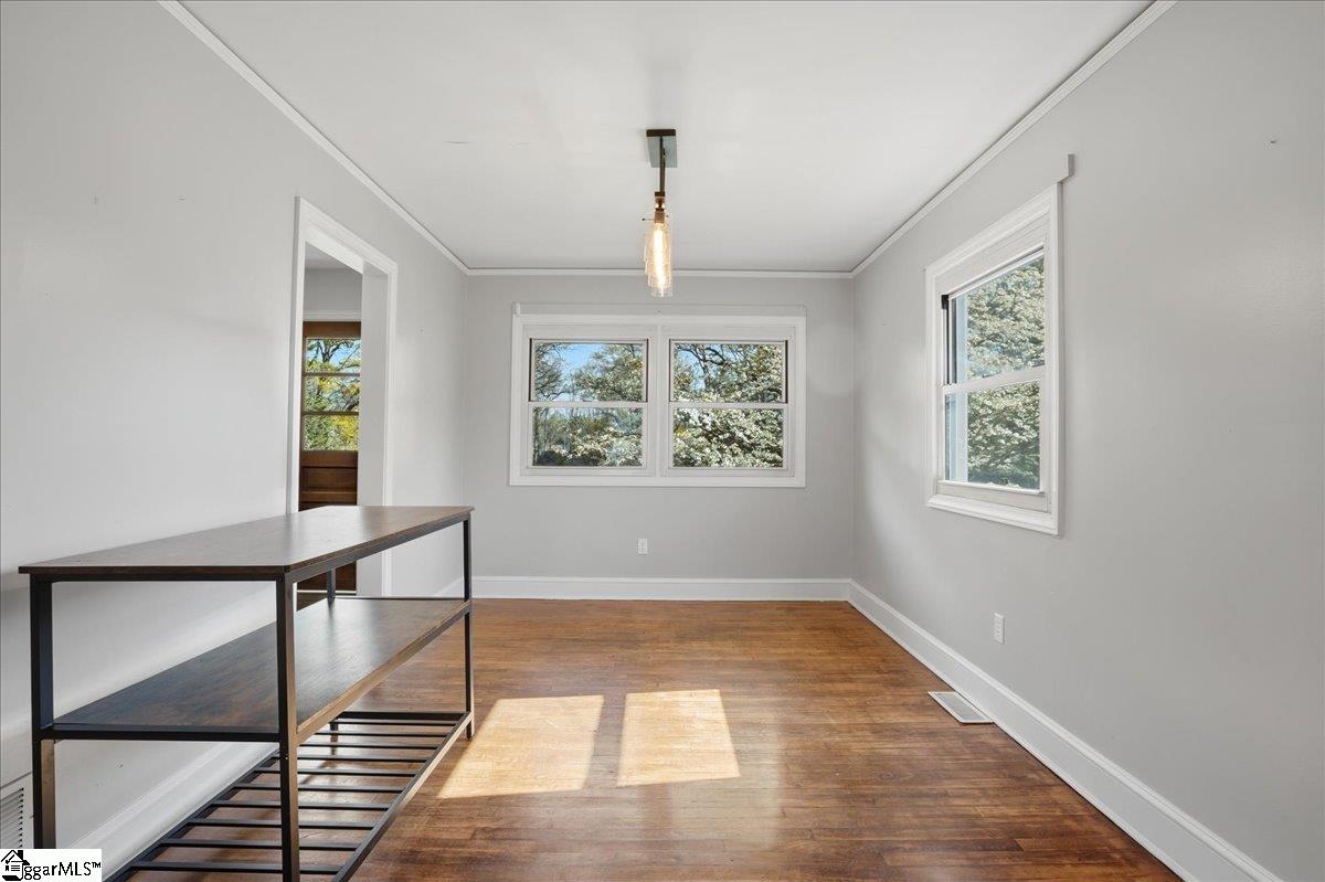 11 Spring Valley Road