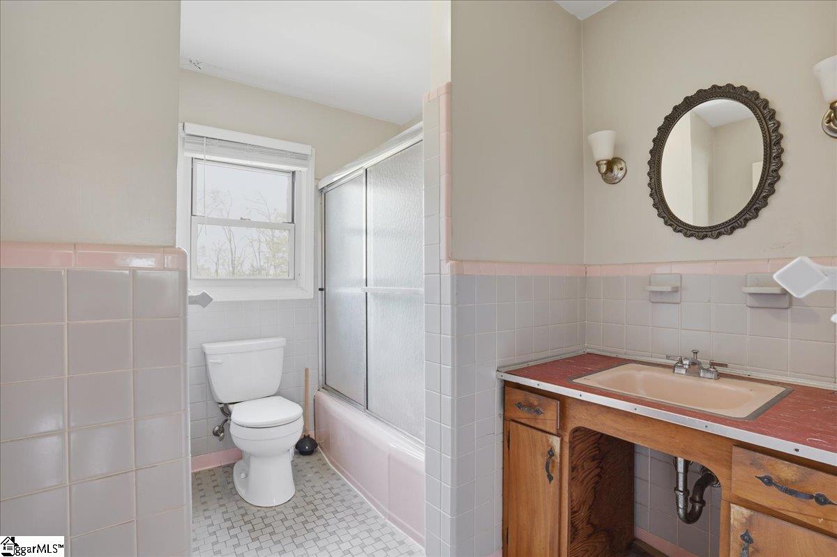 11 Spring Valley Road