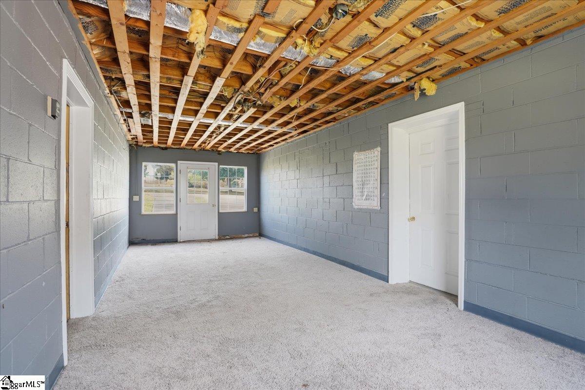 11 Spring Valley Road