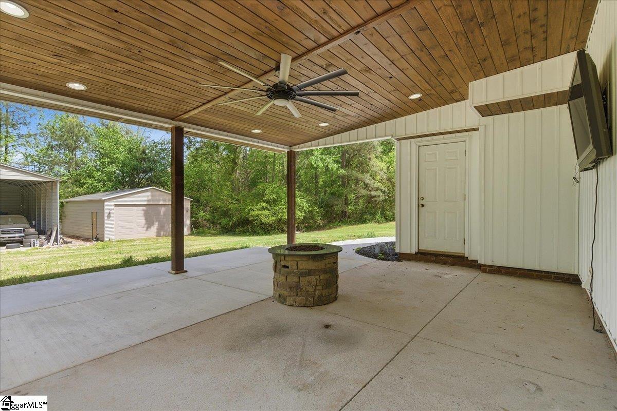 610 Walnut Way