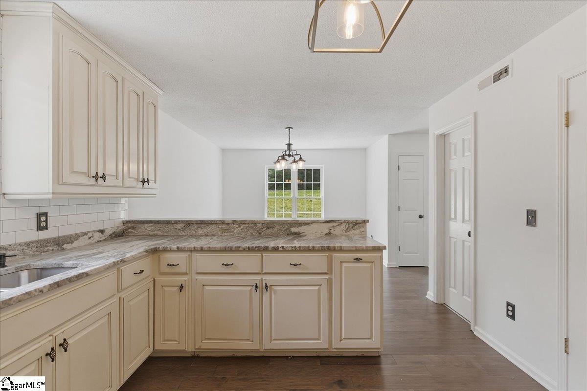 610 Walnut Way
