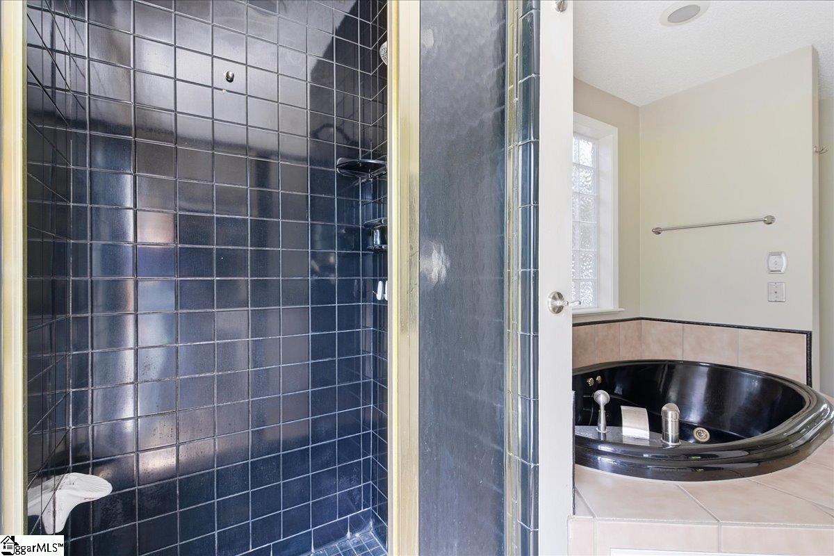 212 Watersedge Drive