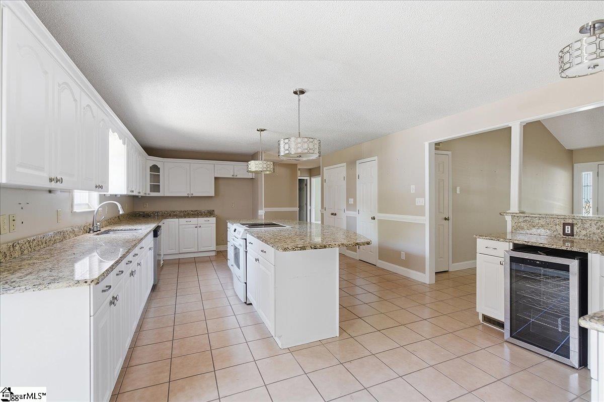212 Watersedge Drive