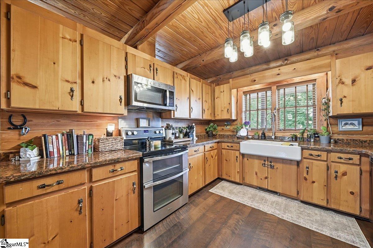 60 Lakeside Drive