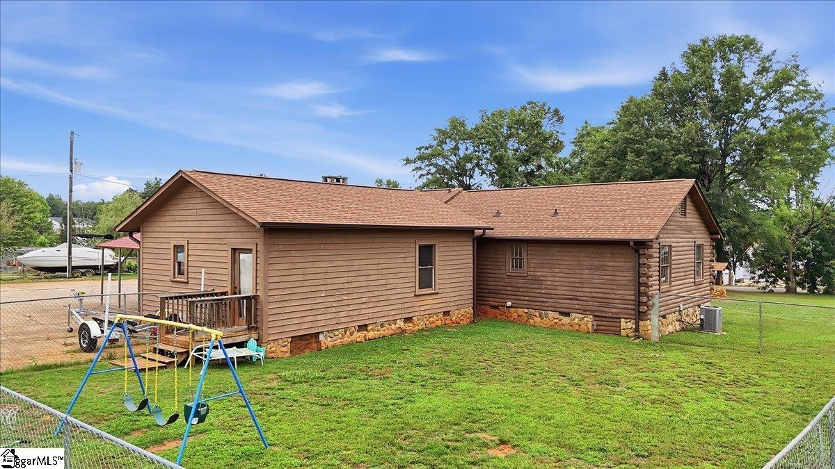 60 Lakeside Drive