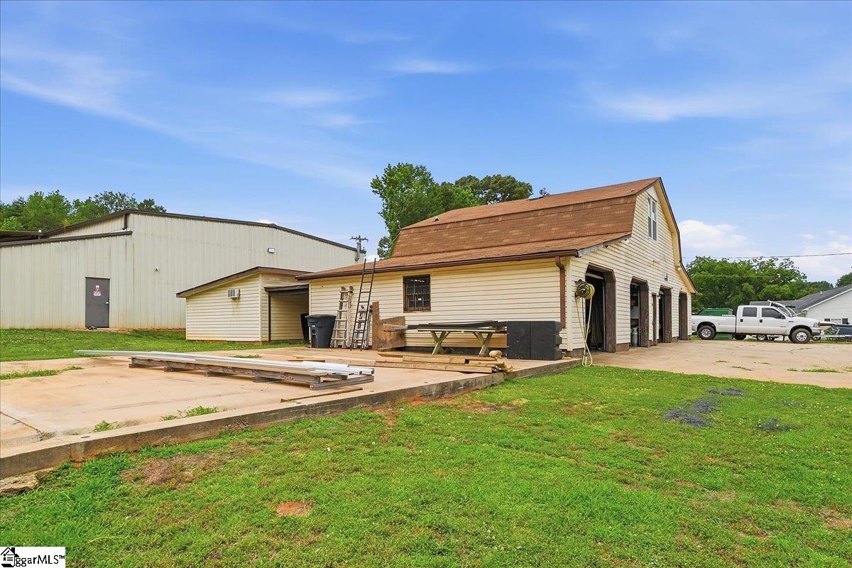 60 Lakeside Drive