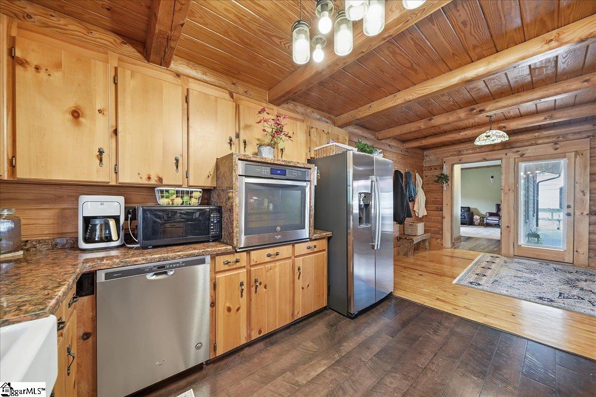 60 Lakeside Drive