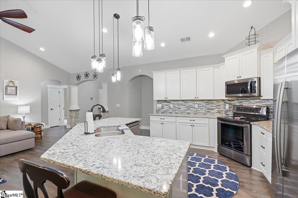 3044 English Cottage Way