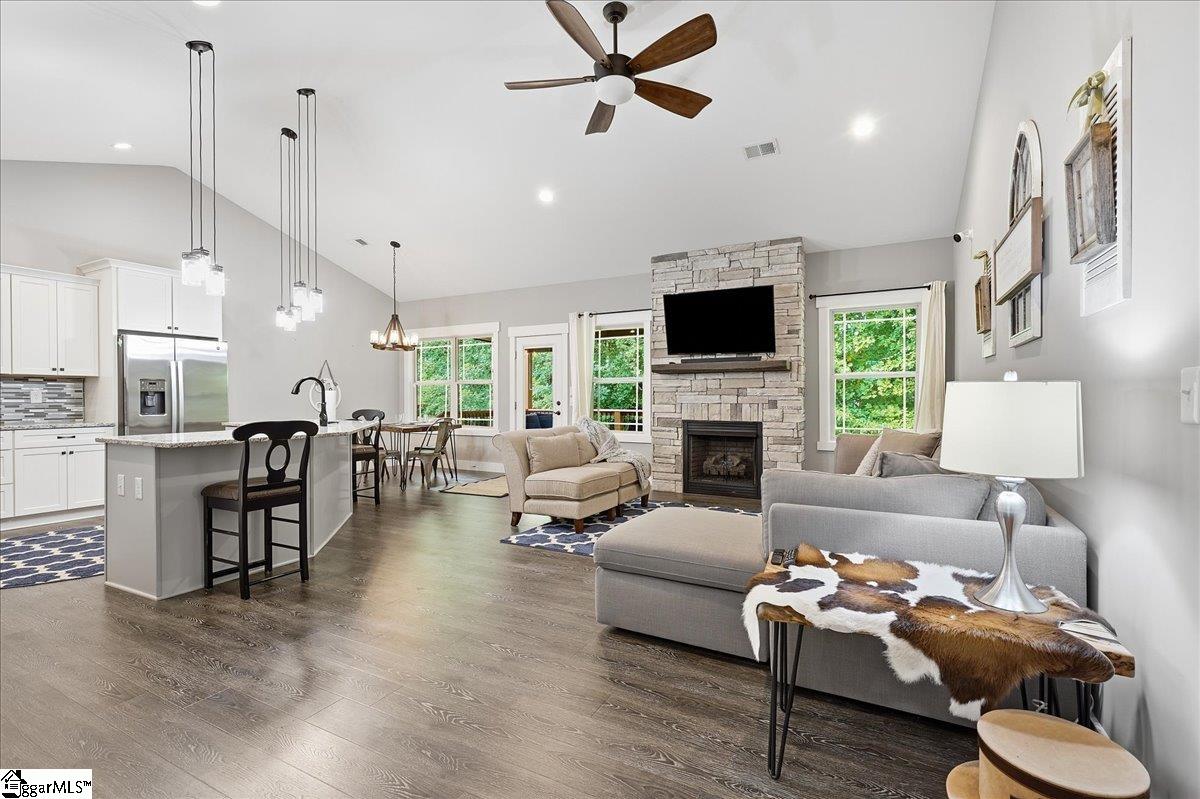 3044 English Cottage Way