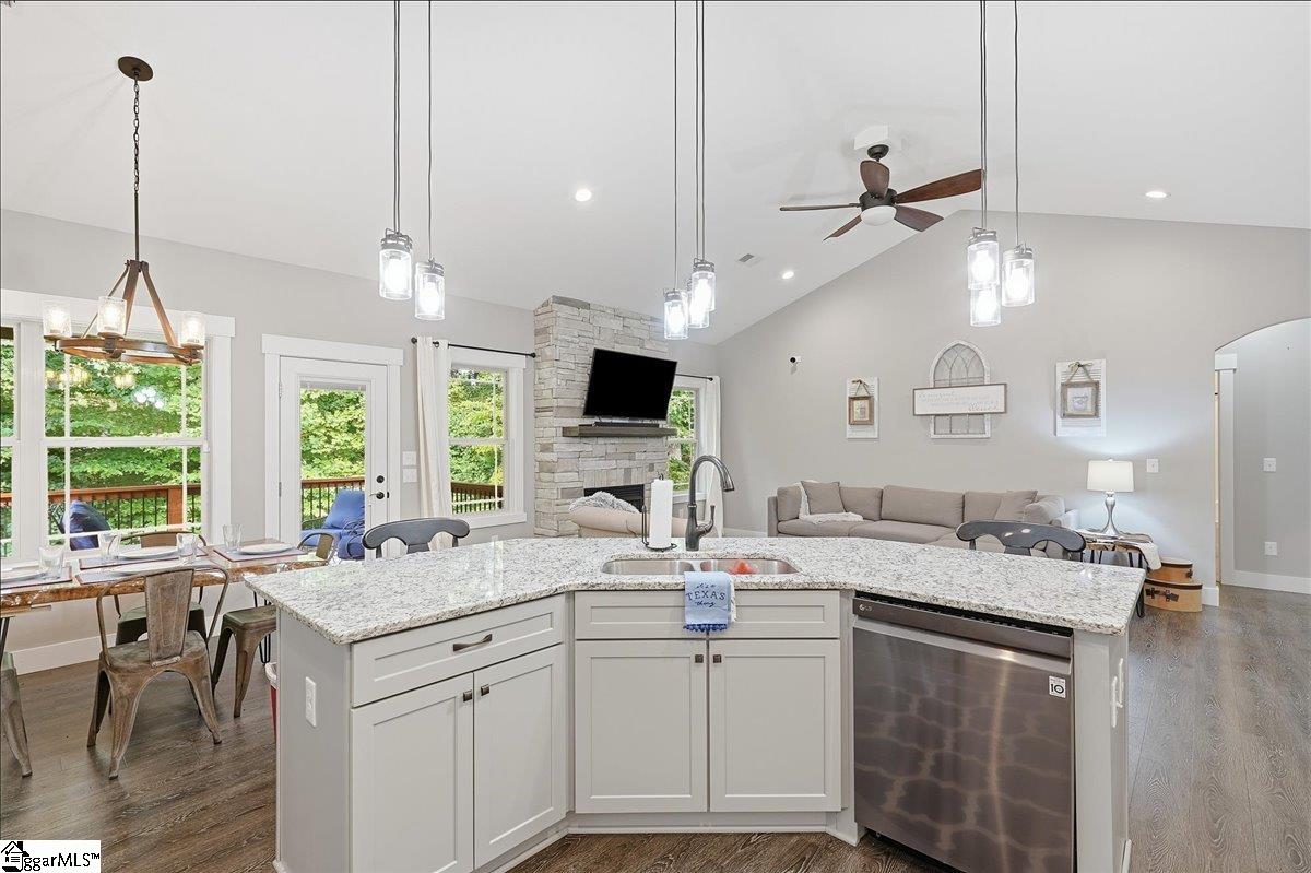 3044 English Cottage Way