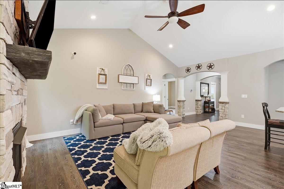 3044 English Cottage Way
