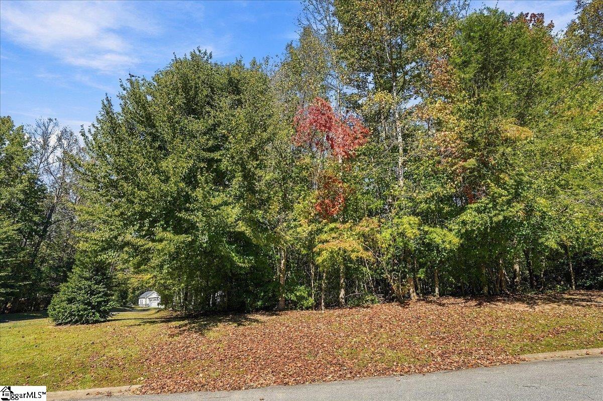1001 Autumn Leaves Way