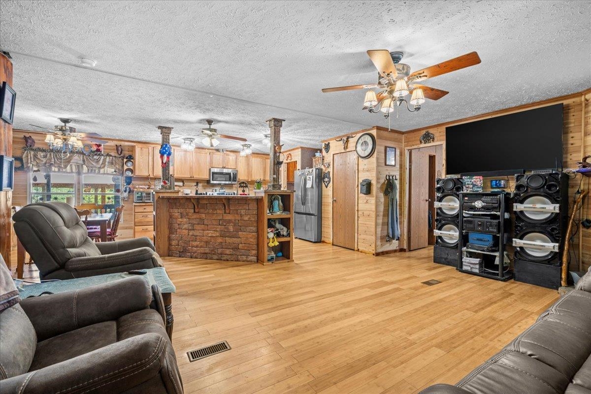 408 Burton Creekside Road