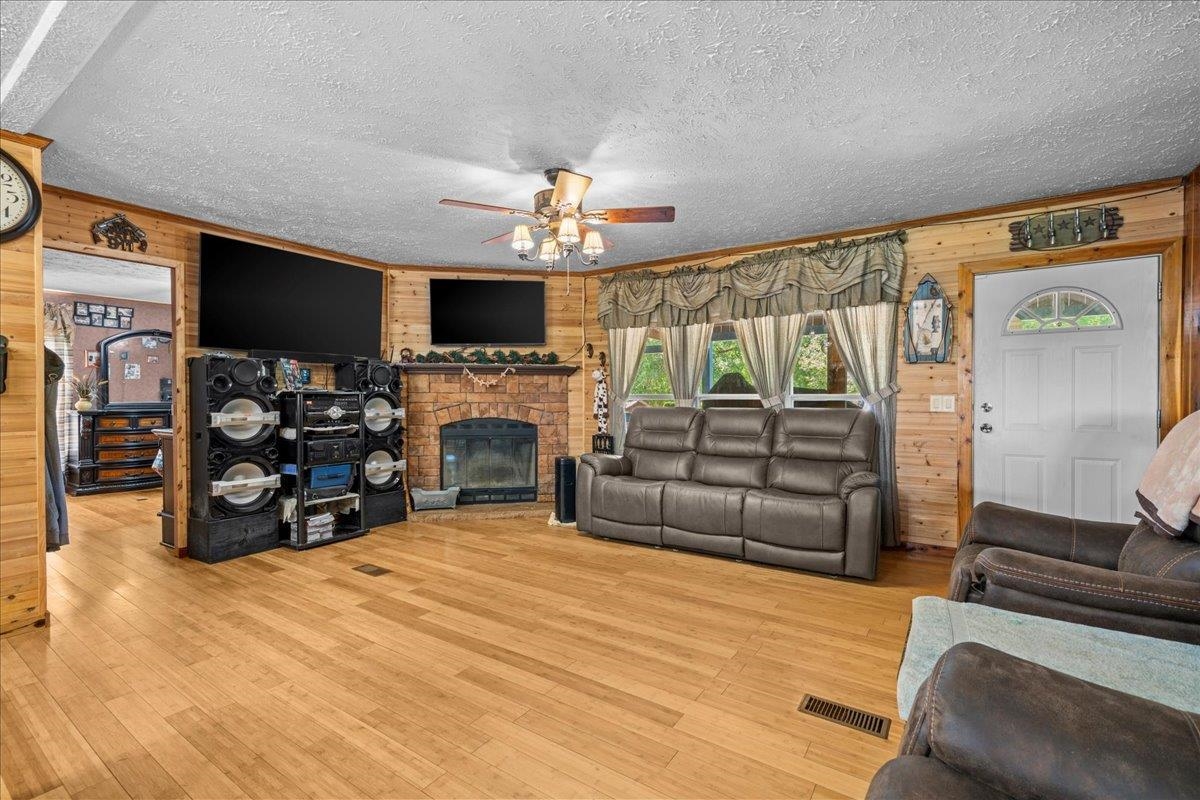408 Burton Creekside Road