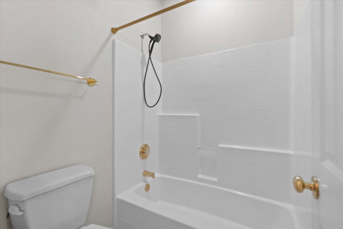 523 Meadowsweet Lane