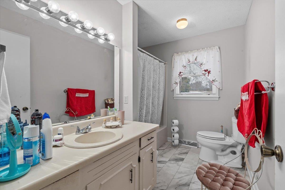 500 W Rutherford Street