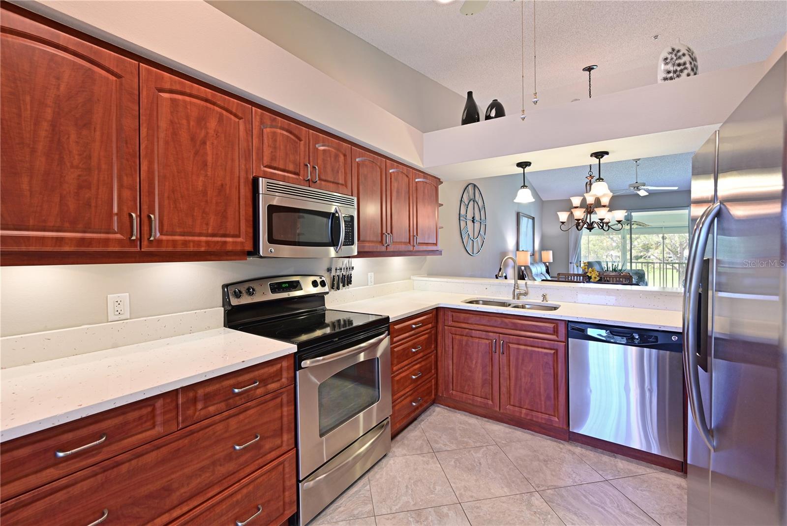 6912 DREWRYS BLF #608