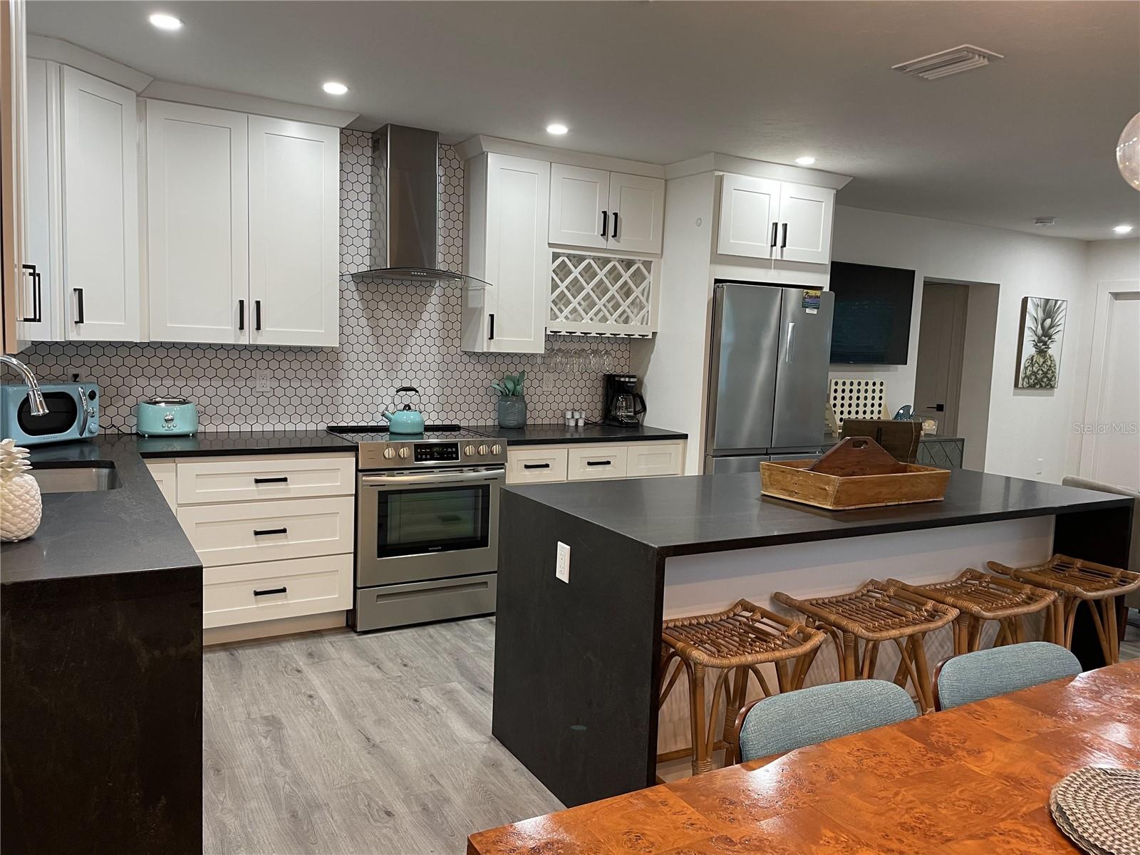 1920 MORRILL ST #Pineapple