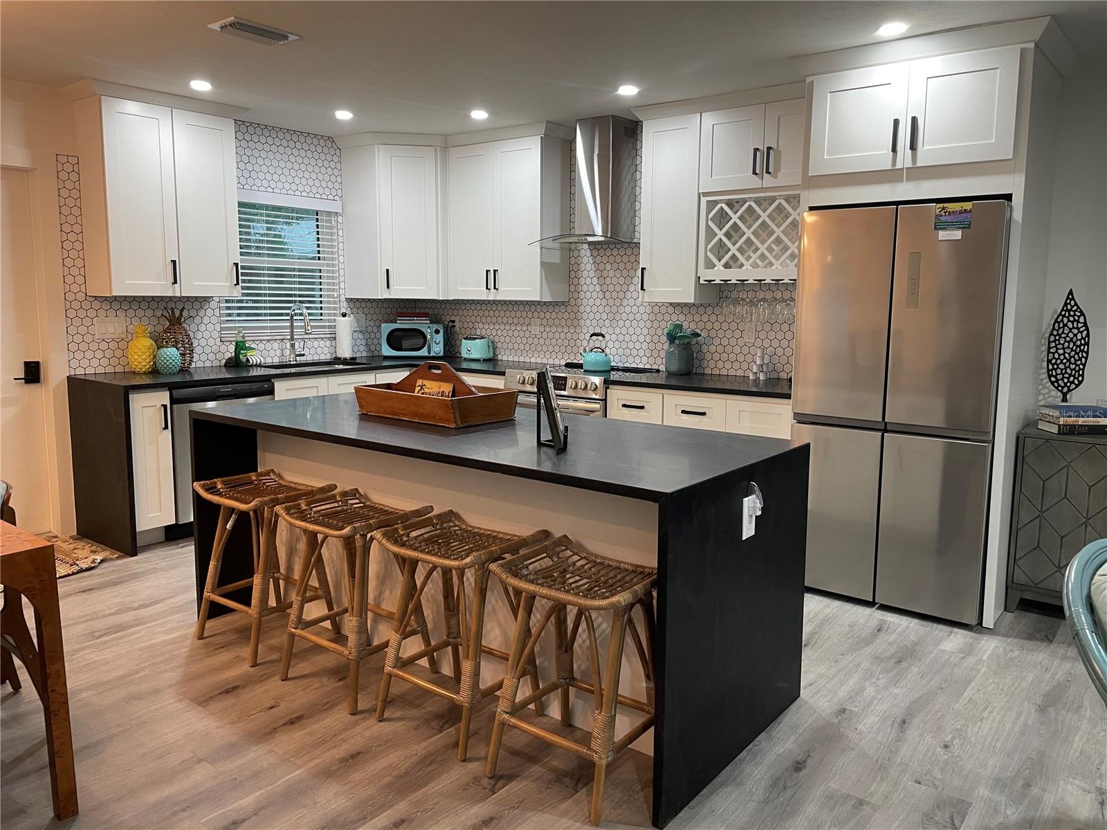 1920 MORRILL ST #Pineapple