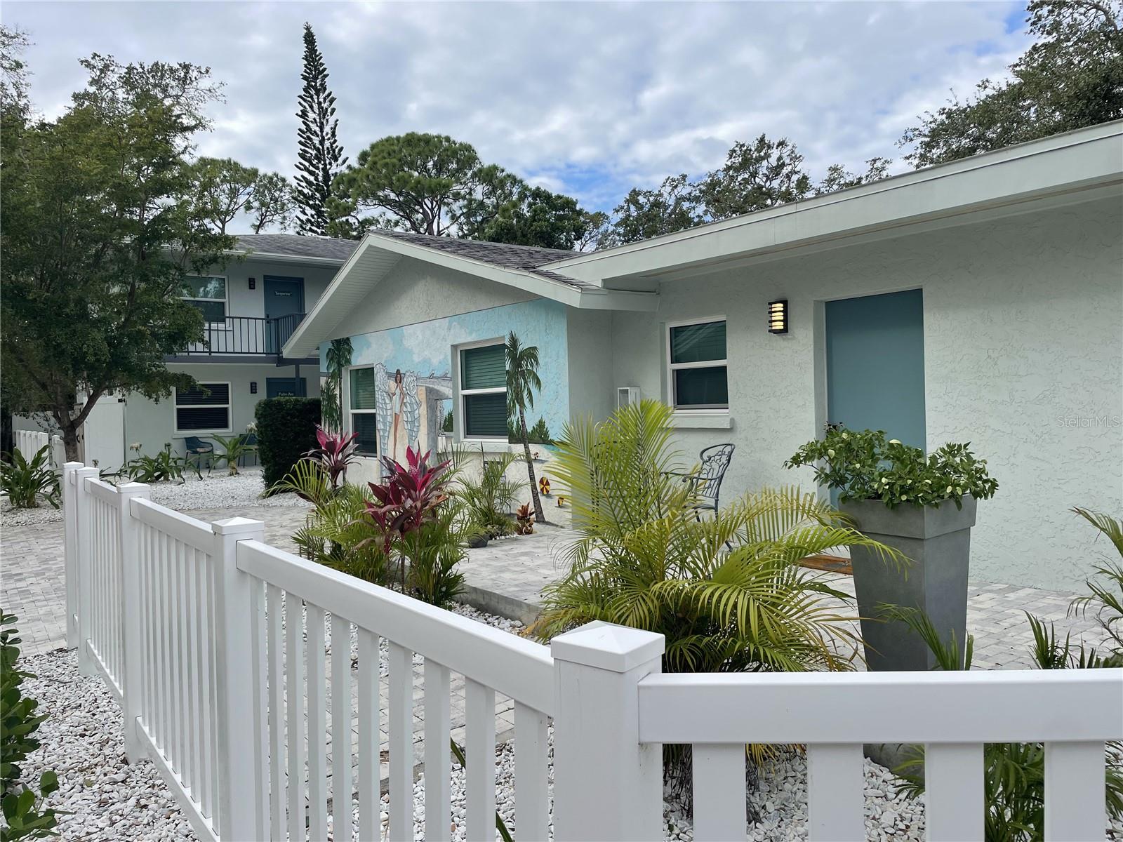 1920 MORRILL ST #Pineapple