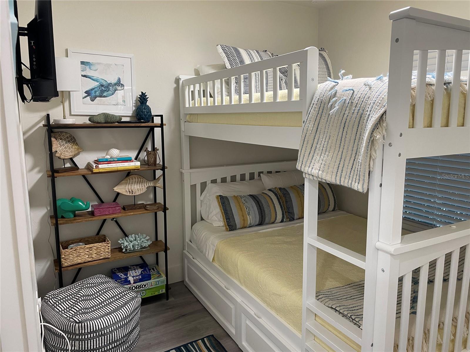 1920 MORRILL ST #Pineapple