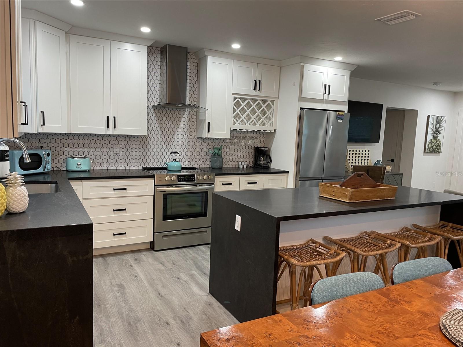 1920 MORRILL ST #Pineapple