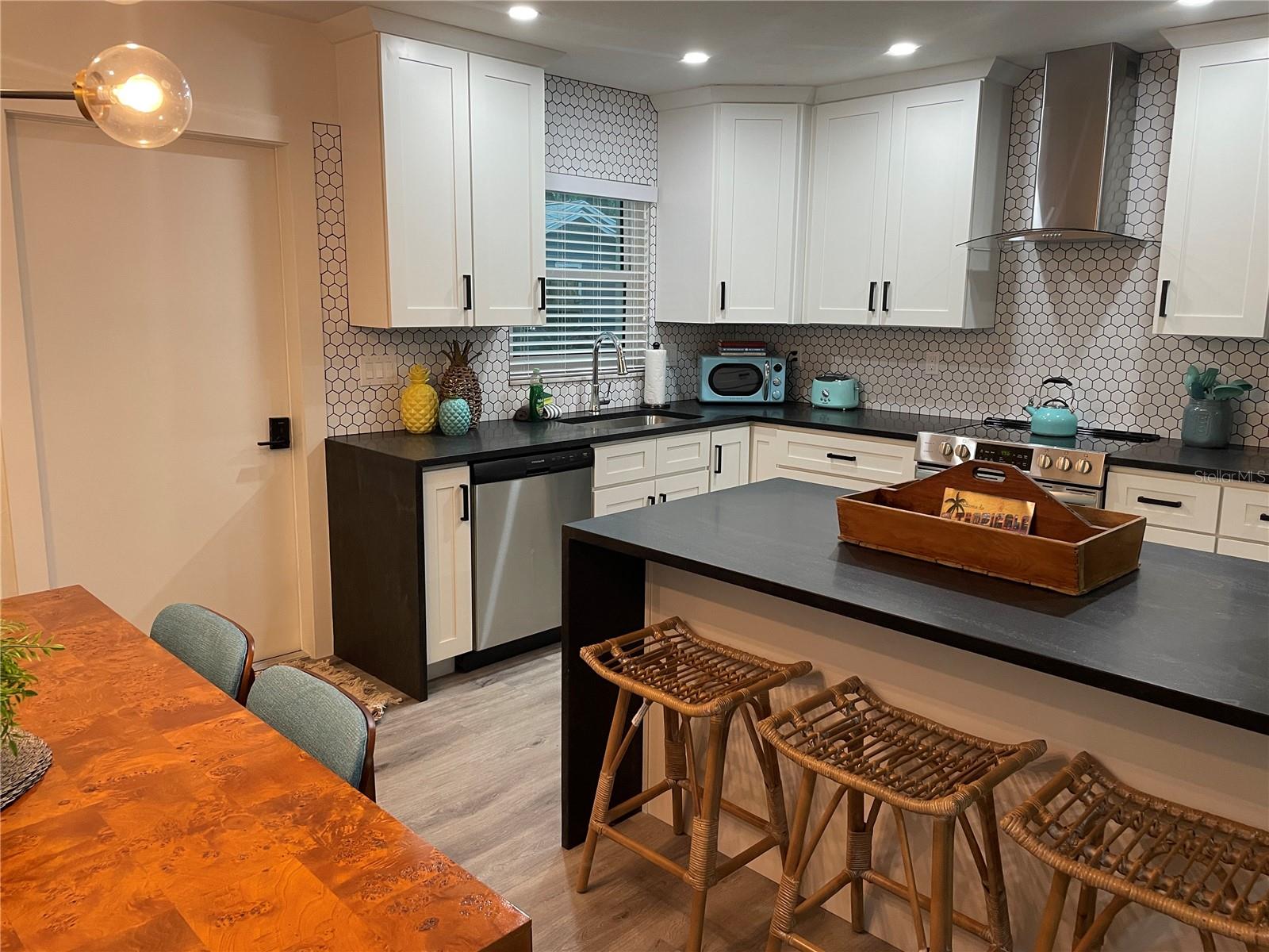 1920 MORRILL ST #Pineapple