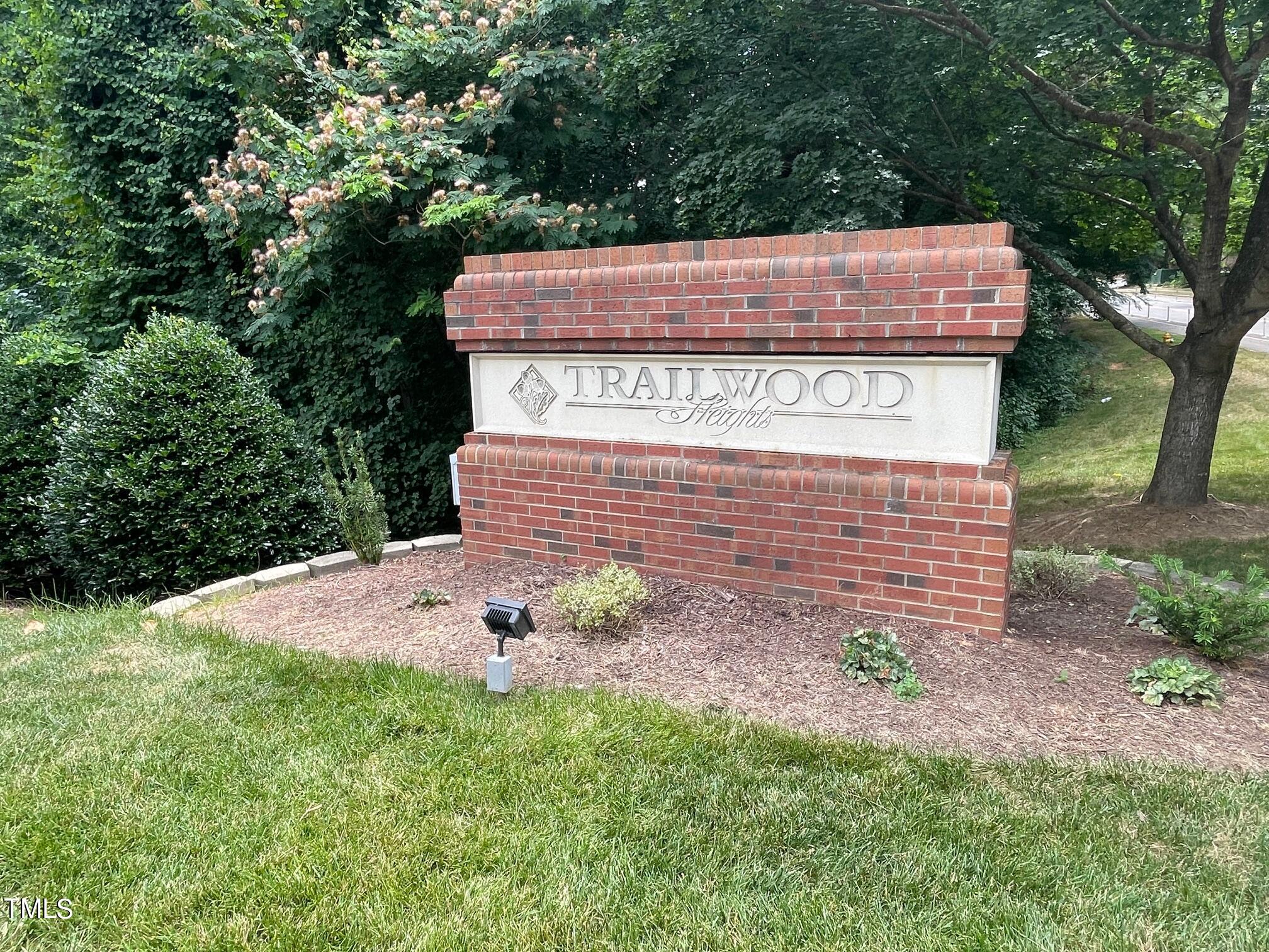 1900 Trailwood Heights Lane # 204