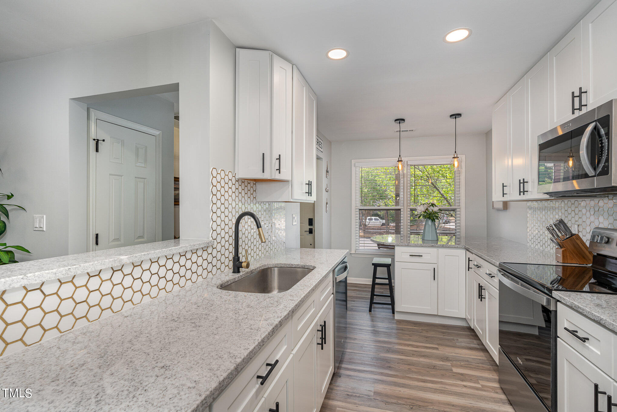 106 Weathersfield Drive