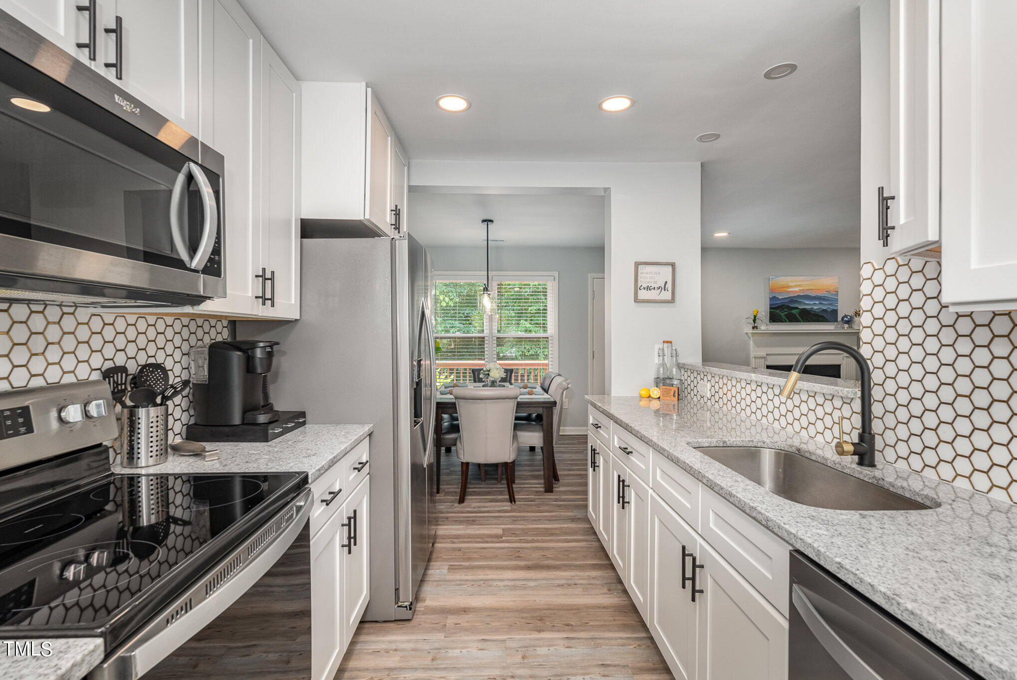 106 Weathersfield Drive