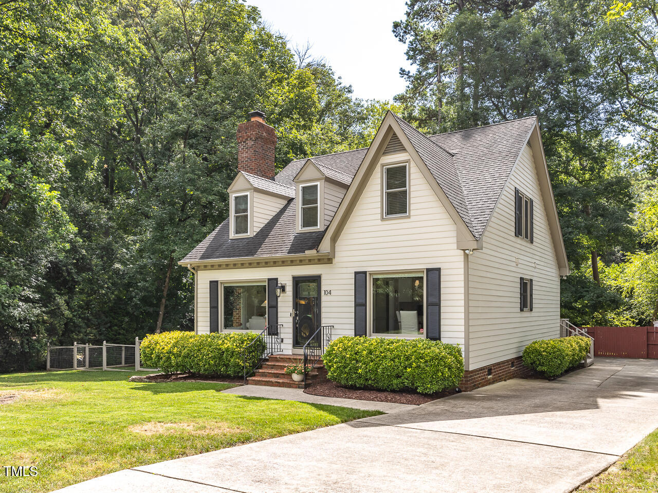 104 Pinecroft Drive