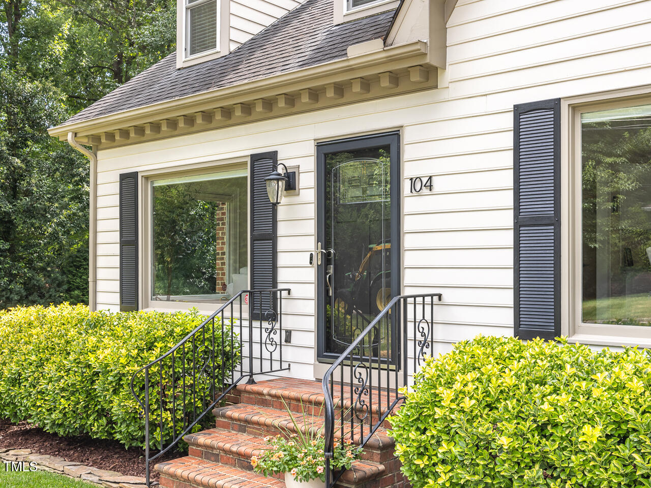 104 Pinecroft Drive