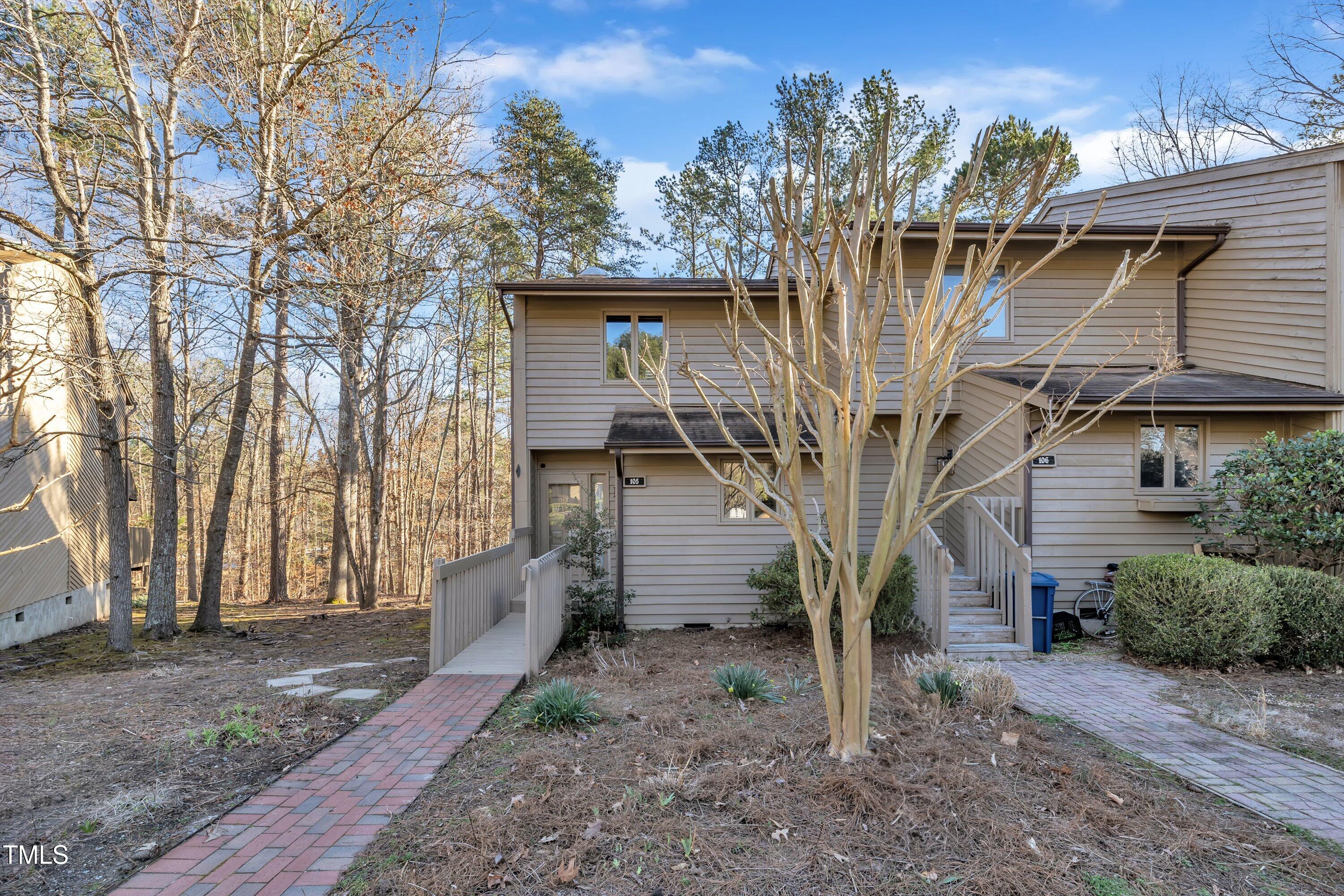 105 Twisted Oak Place