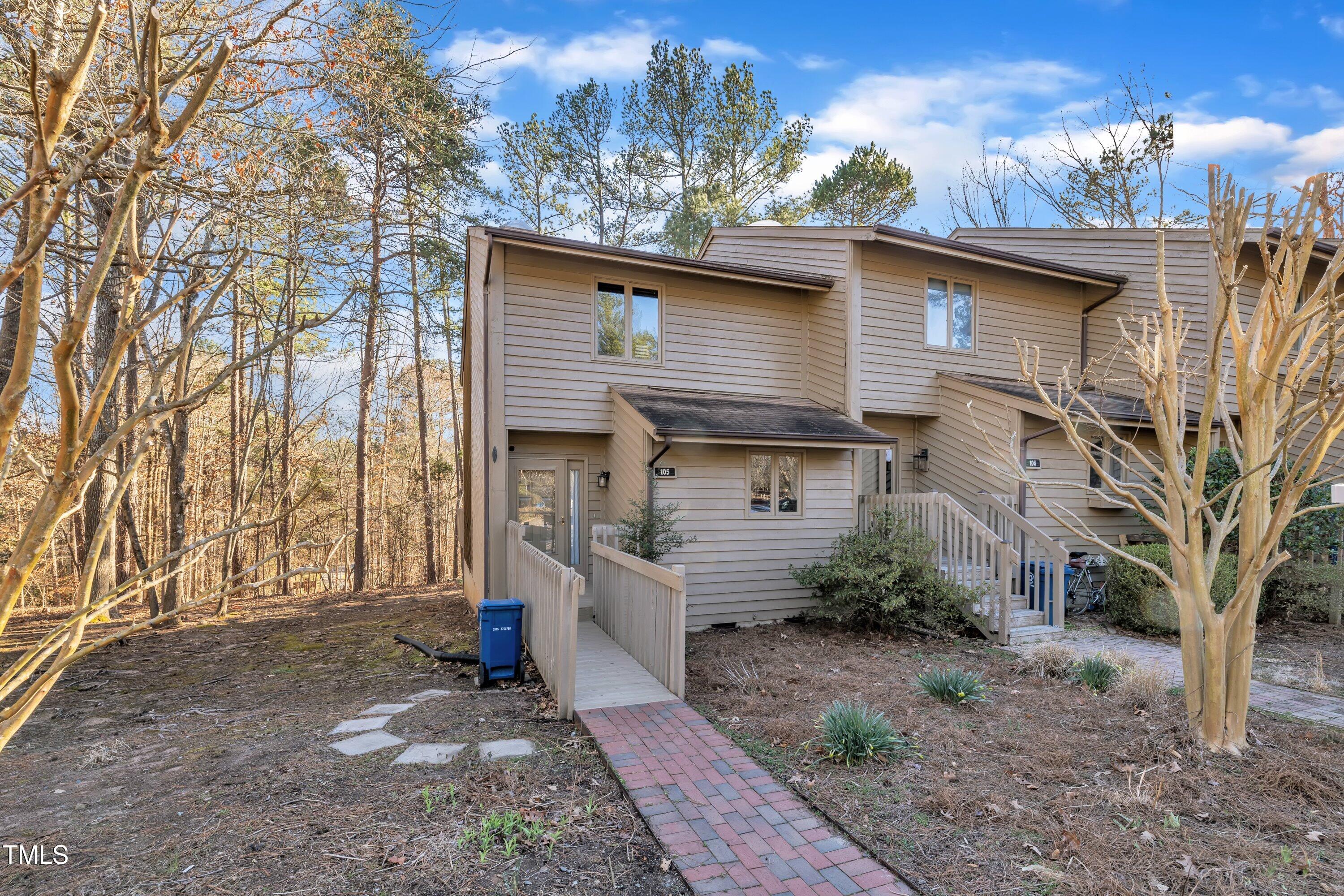 105 Twisted Oak Place