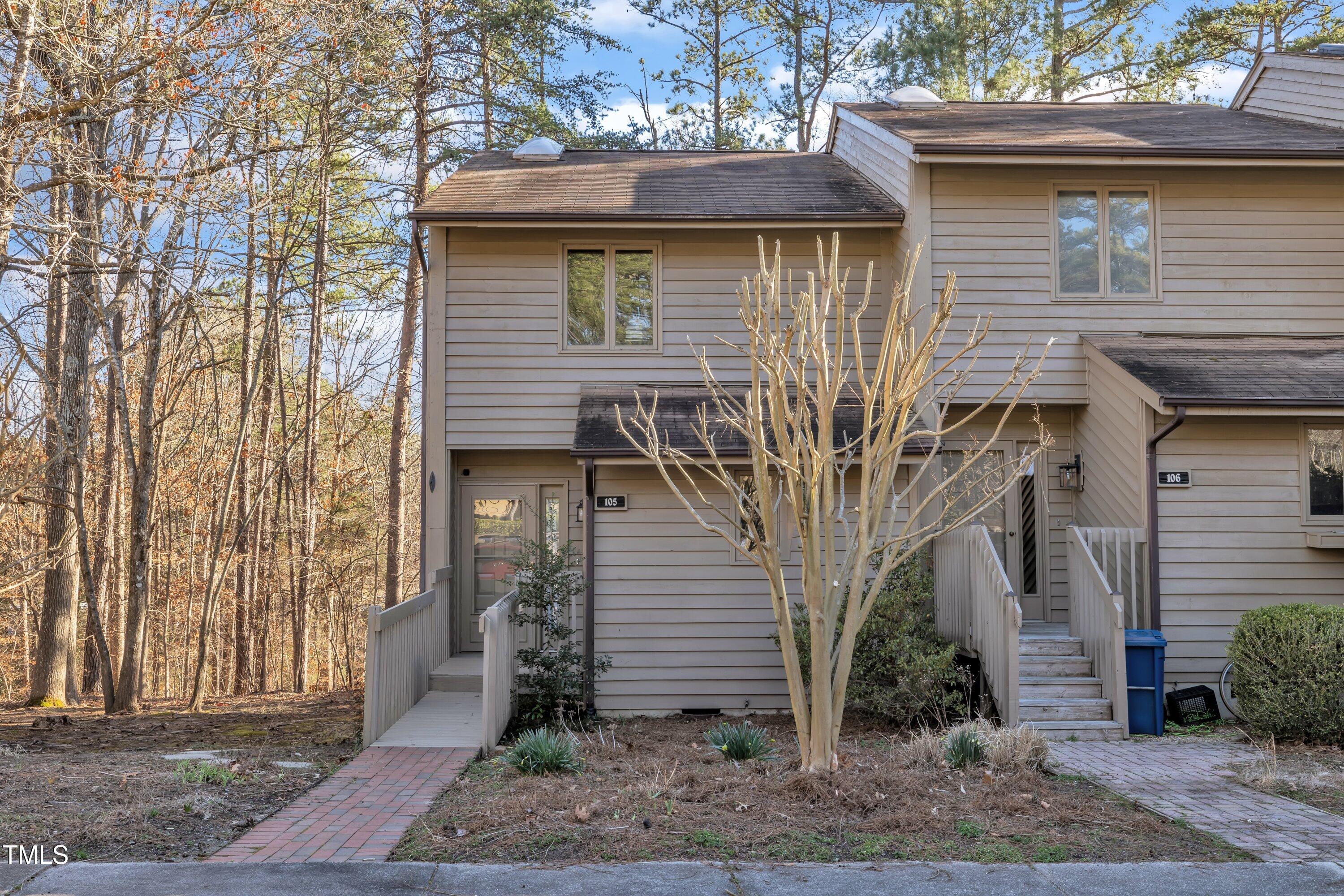 105 Twisted Oak Place
