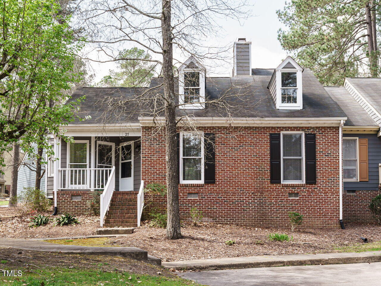 27 Kings Mount Court