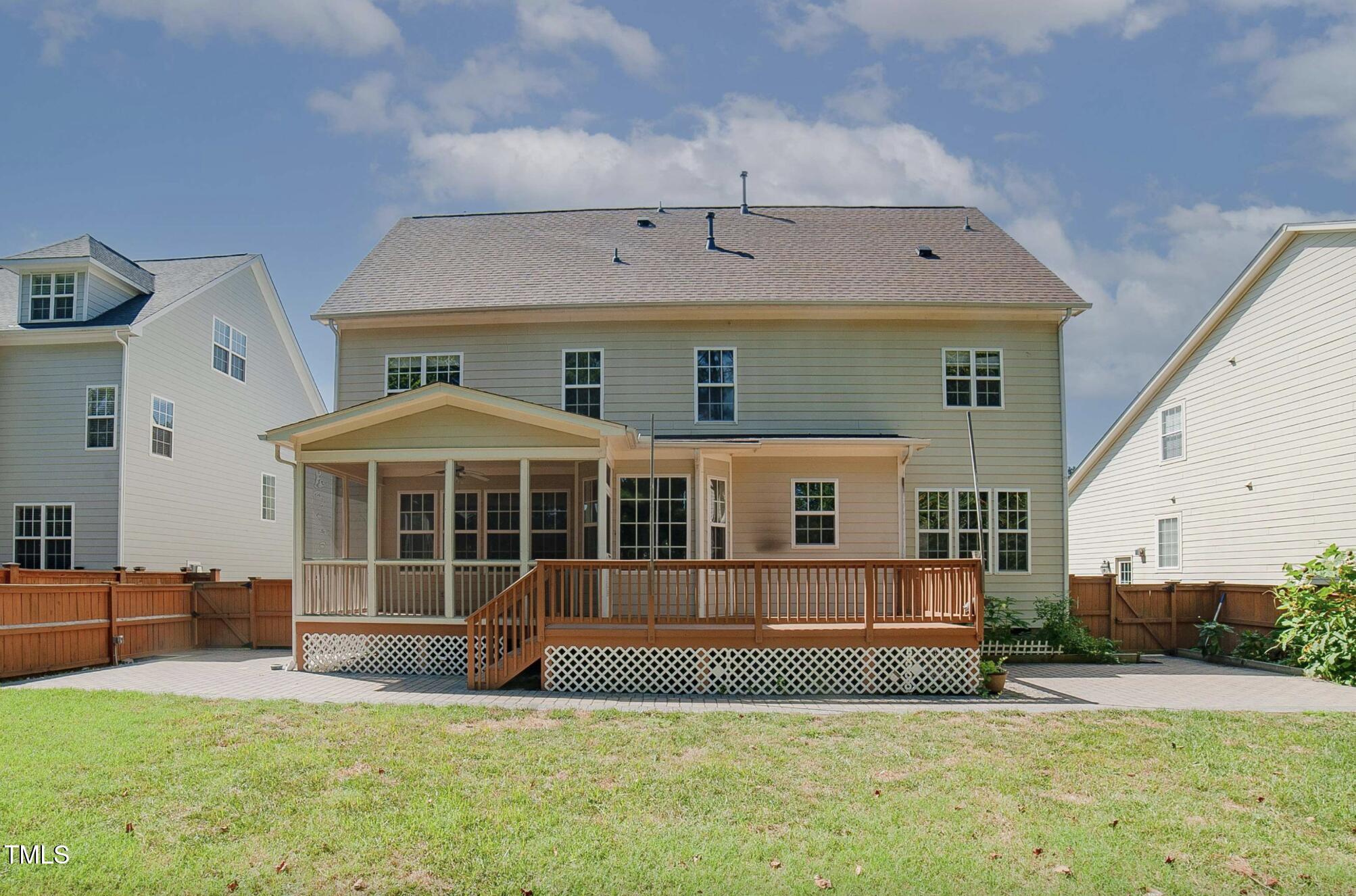 400 Leacroft Way