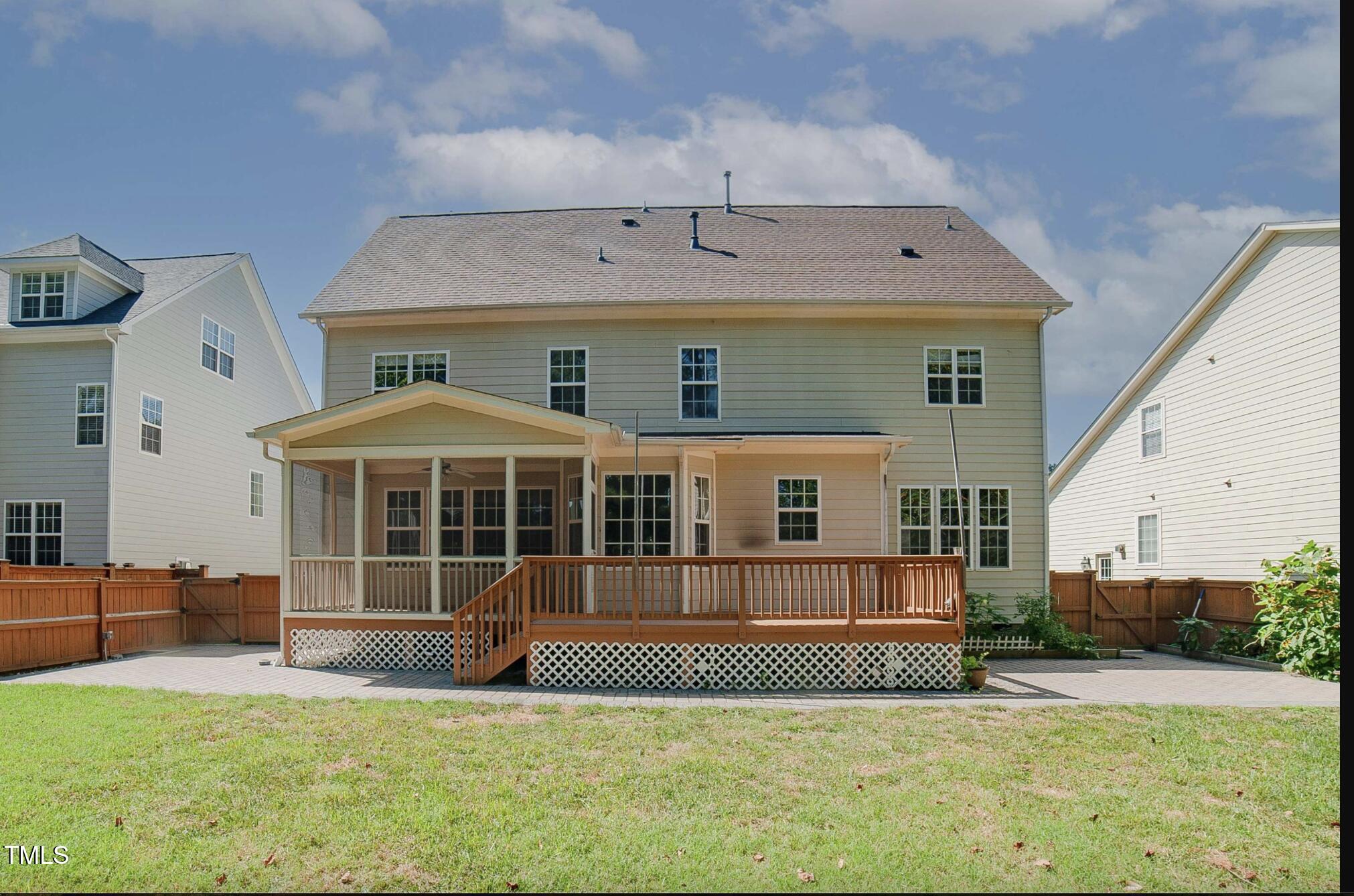 400 Leacroft Way