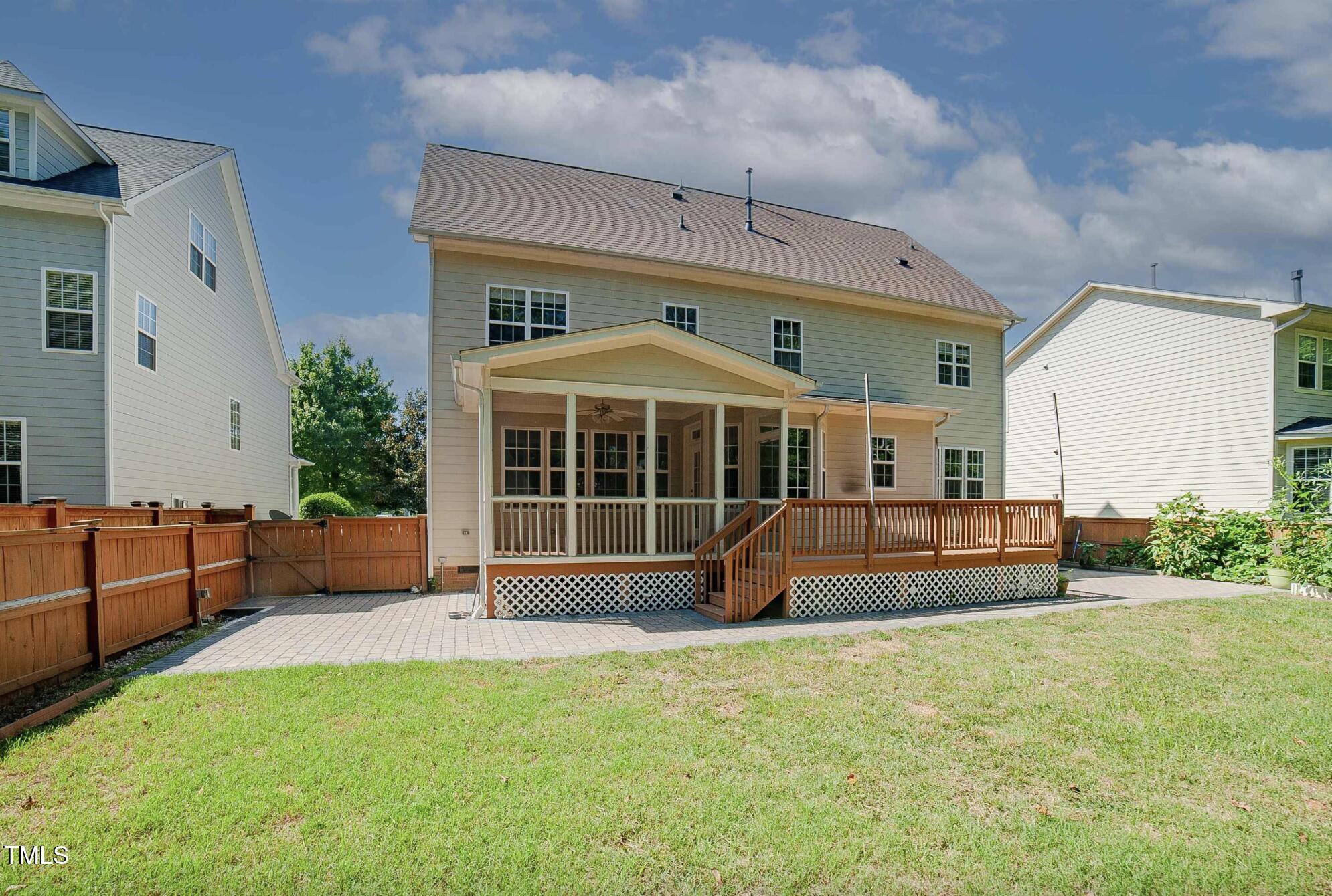 400 Leacroft Way