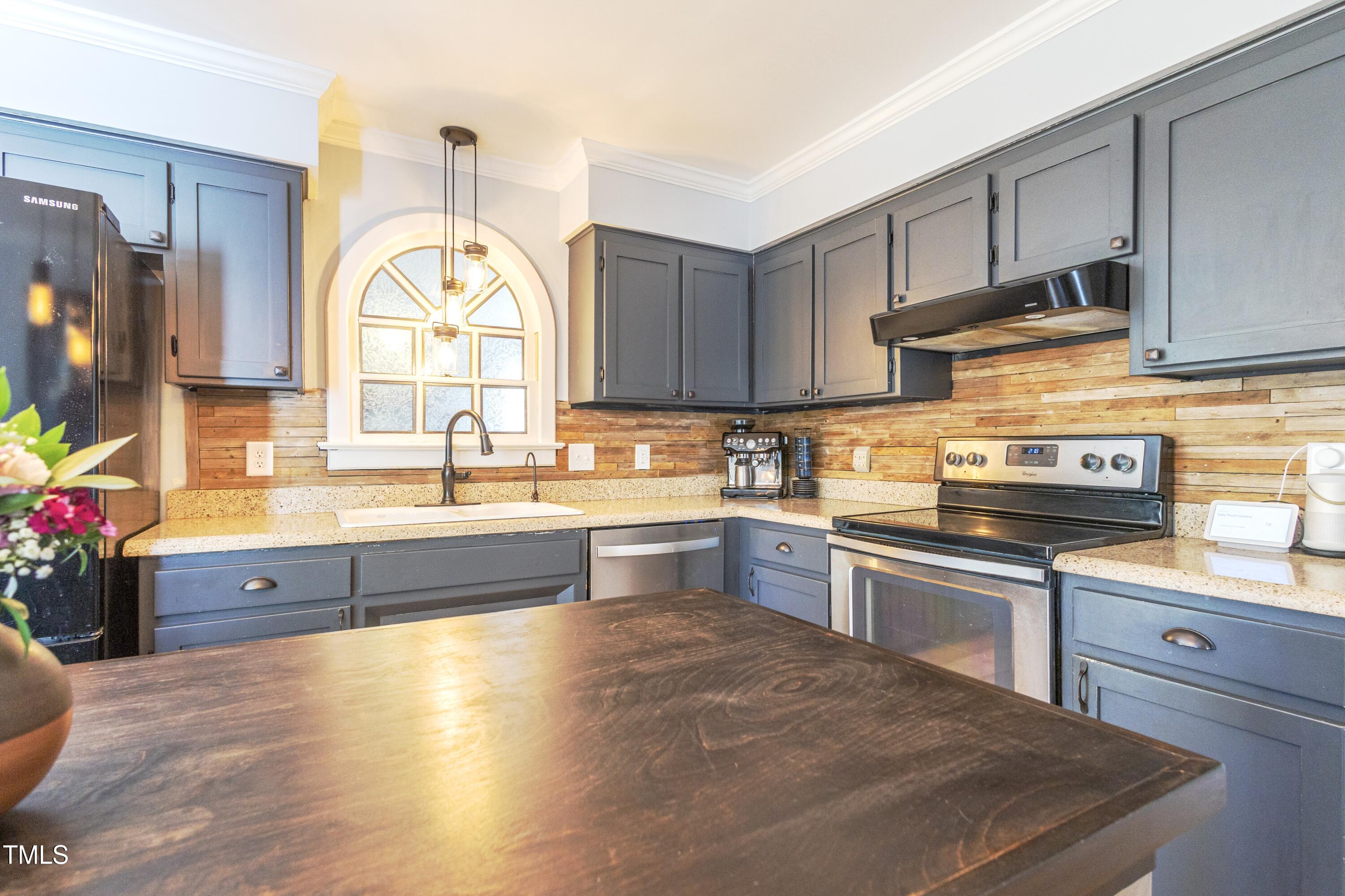 116 Lakeshore Drive