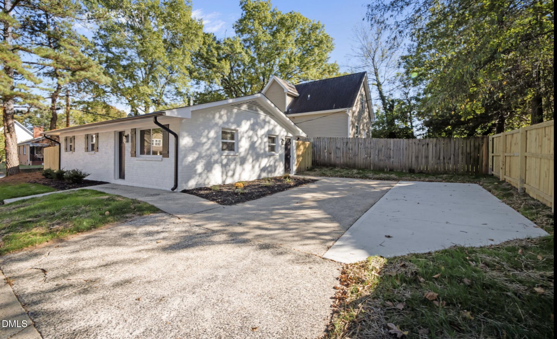 1107 N Hyde Park Avenue
